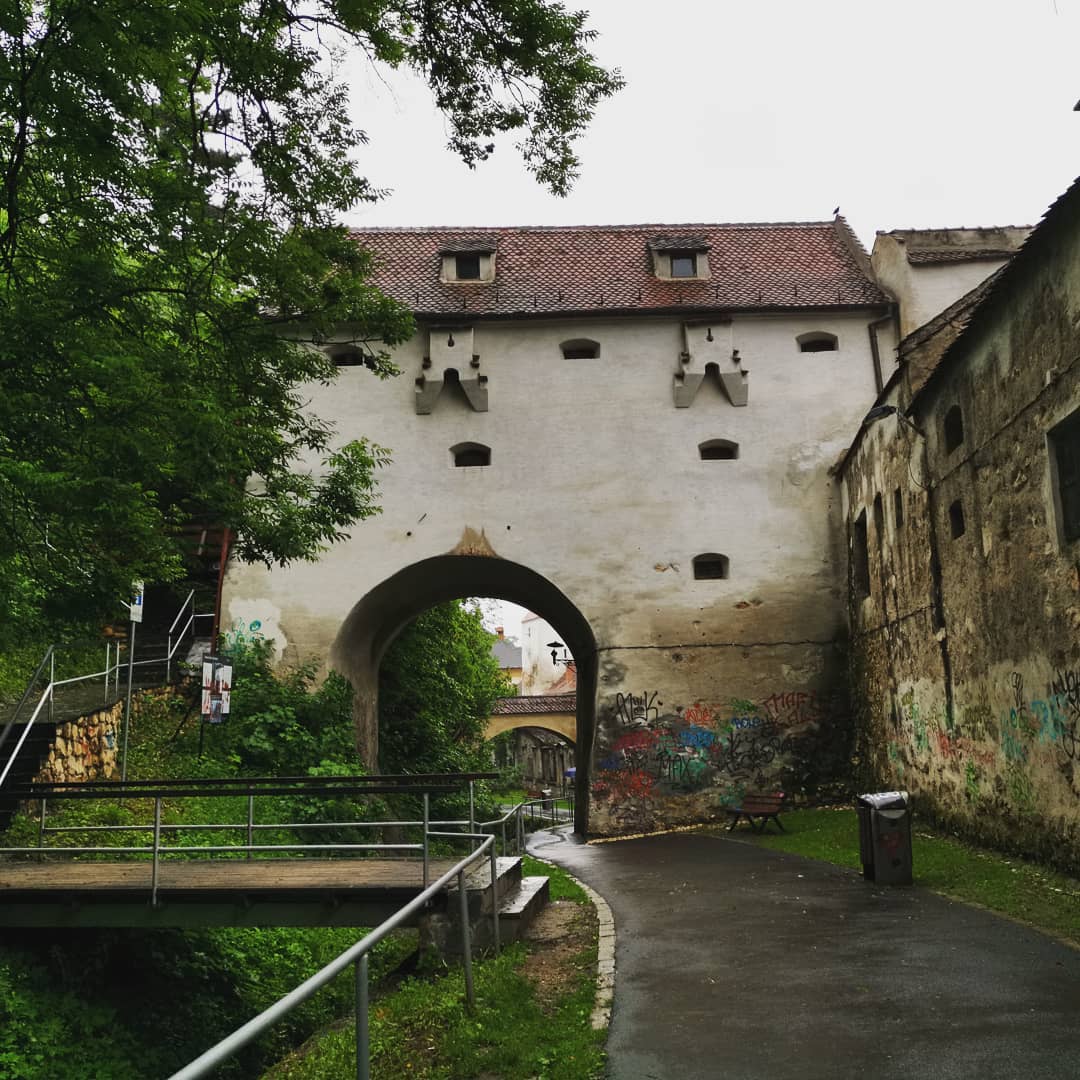 strada dupa ziduri