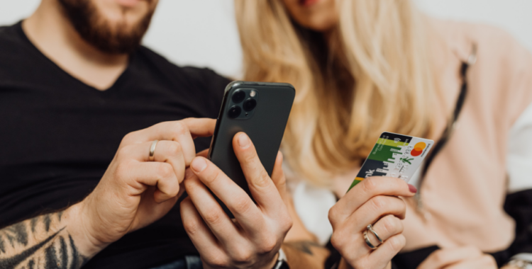 Discreție și încredere: de ce aleg bărbații soluțiile online pentru sănătatea intimă?